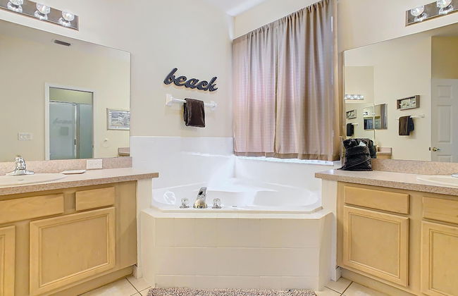 Elegant 5BR Home w Private Pool Spa Near Disney - Foto 44