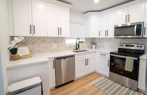 Cozy 3BR with Patio & Yard Near Ybor City - Foto 11