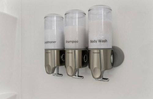 Day Dreamer minutes to Stadium with Fire pit and Parking - Foto 26