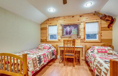 40-Acre, Off-Grid Wakefield Retreat w/ Gas Grill! - Foto 16