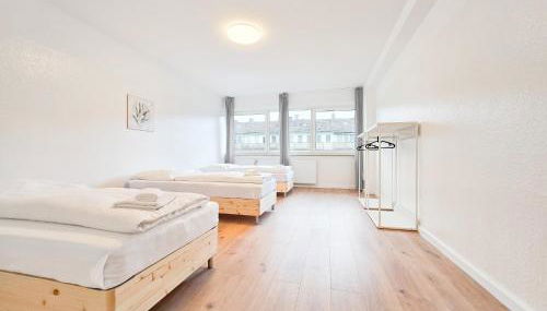 Tolstov Apartments - City Apartment with 5 Rooms - 15 Min Messe DUS & 10 Min Old Town DUS - Foto 4, towels, wardrobe, heating