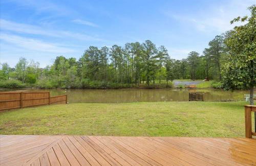 Comforting Lakeside Retreat in Gated Community - Foto 14