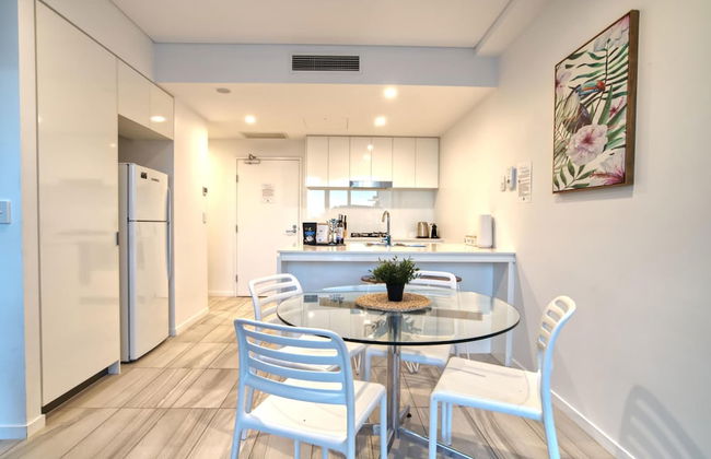 2BR Food Drink Hub Pool 2 Cars Gym Rooftop - Foto 29