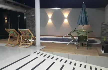 Casa com piscina bem localizada - Foto 13