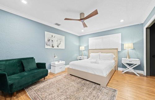 Luxe 4BR Waterfront w Htd Pool 5min to Beach - Foto 71