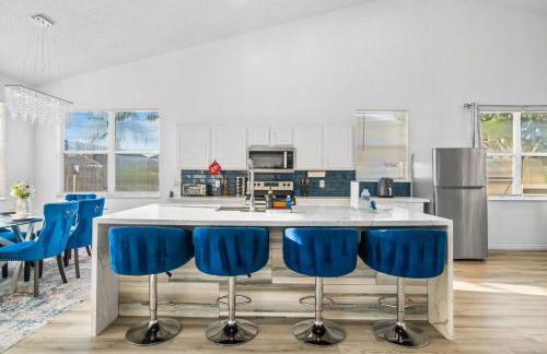 Beautiful 5BR 4 baths Themed home near Disney and Universal, Private Pool, Gameroom, baby Crib and more - Foto 5