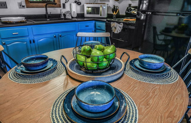 Cliff Haven 1 Bedroom Cabin by RedAwning - Photo 7