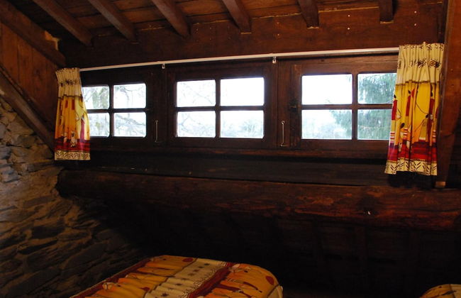 Large Hunting Lodge With Enormous Beautiful Garden - Photo 7