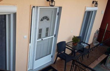 BAKIRAS HOUSE - Photo 27