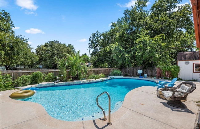 Oasis w Huge Pool & BBQ Patio - Photo 32