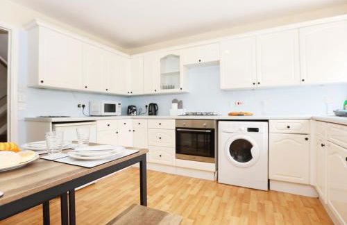 Redland Park By N And N Stays Ltd, Perfect for Contractors & Workers, Close to local amenities and work sites in Bath, Free Parking - Photo 4