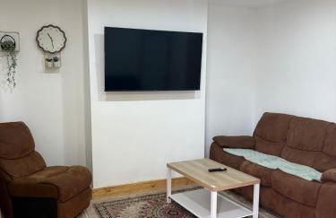 3 Bedroom Spacious House Free Parking Near NEC HS2 - Foto 1