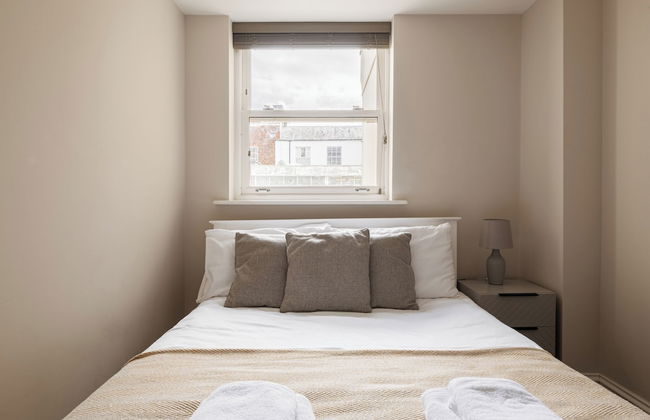 Stunning 2 Bed in Centre of Cheltenham - Photo 4