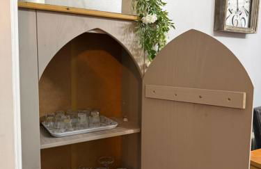 Stunning 2 Bedroom Bungalow - Free Parking - Convenient Location - Foto 6