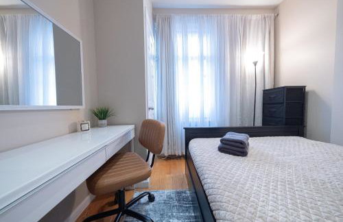 Comfy 2 bedroom apartment on Central Park West - Photo 13