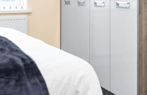 Four Bed House - Sleeps 7 - Garden - Parking - Smart TV 6COK - Photo 34