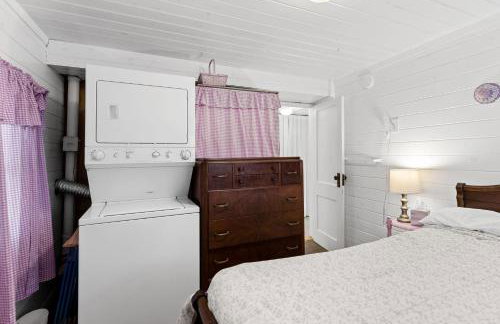 Cottage with Private Lake Access! Short distance to town - Foto 15