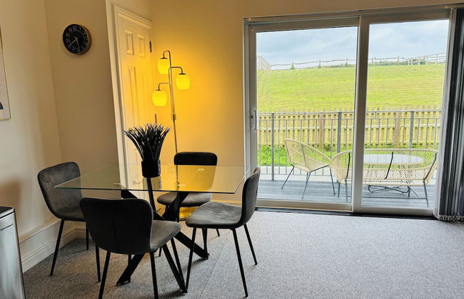 Spacious One Bed Apt With Scenic Views - Foto 8