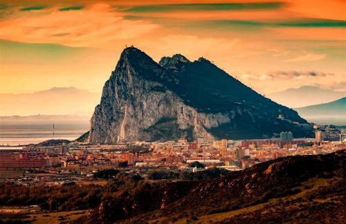 Experience Unrivalled Luxury at Emerald Greens Your Exclusive Retreat in the Heart of San Roque Club Resort - Foto 34