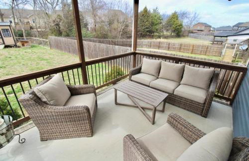 Cozy & Airy Retreat with Lots of Character - Foto 38