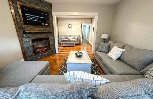 The Allen House - 3 Bedroom - 2 Full Bath - Private Gorgeous Apartment - Sleeps 8 - Foto 1