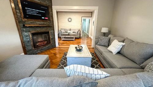 The Allen House - 3 Bedroom - 2 Full Bath - Private Gorgeous Apartment - Sleeps 8 - Foto 1