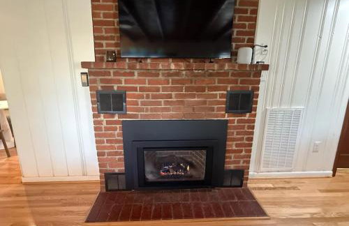 Cabin w River Access Fire Pit Grill WiFi & More - Foto 15