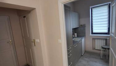 Pokój z aneksem kuchennym - Foto 2