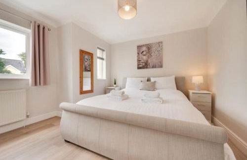 3 Bed Holiday Home in Llandeilo with log burner - Photo 9