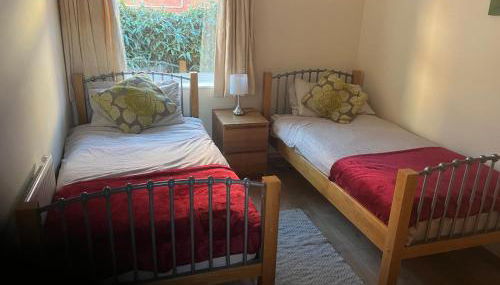 Large Ground floor apartment in the heart of Church Stretton with free parking - Foto 5