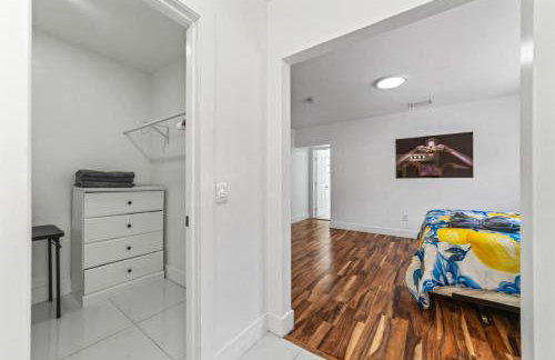 Luxury Vacation House in Miami’s Center! - Photo 30