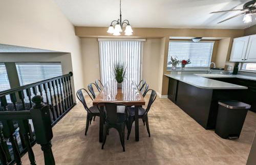 Cute Spacious Home - Photo 5