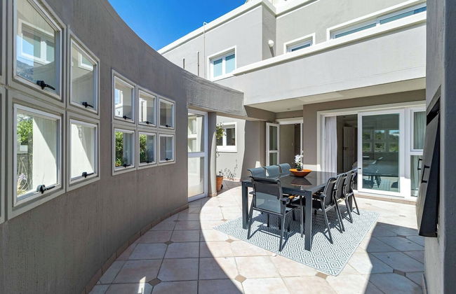 Beachfront Villa, Beach Club, Houtbay - Photo 47