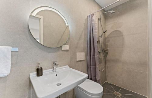 Family and Friends Worms - Photo 14