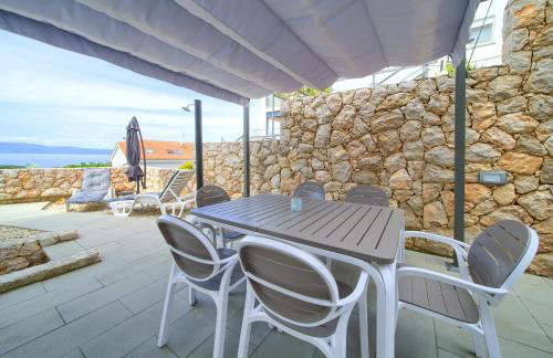 VILLA SOLIS LACUS modernes Apartment - privater beheizbarer Pool- Klimaanlage - private Parkplätze - Foto 39