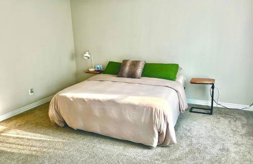 Black and White Retreat 8min to downtown - Foto 18