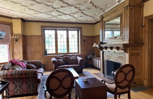 Historic Tudor with River Views & Fun Gaming Room - Foto 46