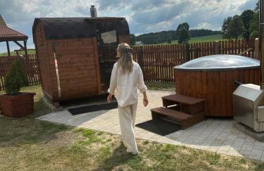 Pod skrzydłami - Foto 1