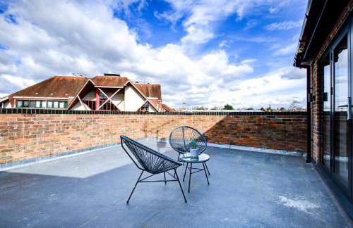 Hybrid Resi - Uxbridge, On-site car or van parking, near London Heathrow Airport - Photo 89