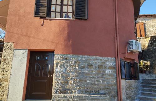 Ξενώνας museum ισόγειο στο Ελληνικό Ιωαννίνων - Foto 4