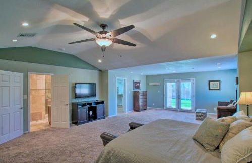 Group Getaway with Pool and Putting Green in Glendale - Foto 16