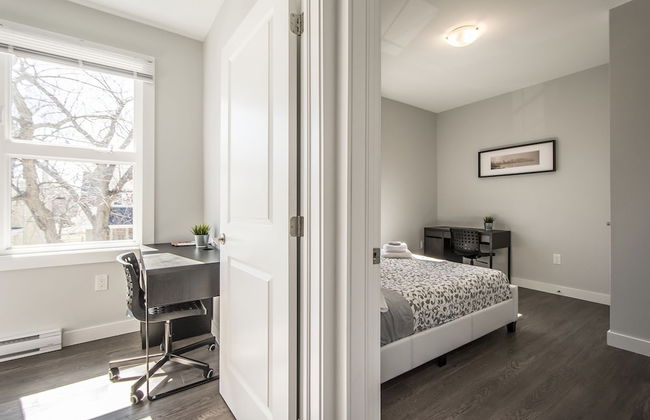 Spacious DAL & Downtown Apartments - Photo 6