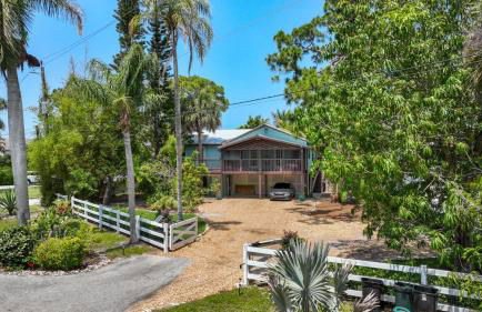 Gulf Access Waterfront Oasis with Heated Pool! Near Beach & Mercato! - Foto 26