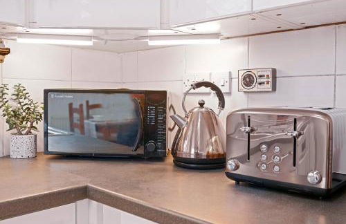 EcoCrest-Superior 2 Bedroom 2 Bath - Free Parking - Sleeps 5 - Photo 16