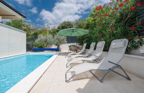 Lulani Soline Pool Apartment - Photo 1