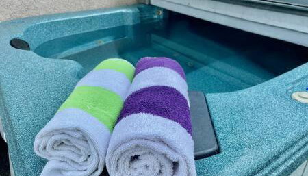 Crazy Cow Private HOT TUB BBQ Sleeps 2 - Foto 5