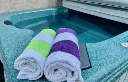 Crazy Cow Private HOT TUB BBQ Sleeps 2 - Foto 5