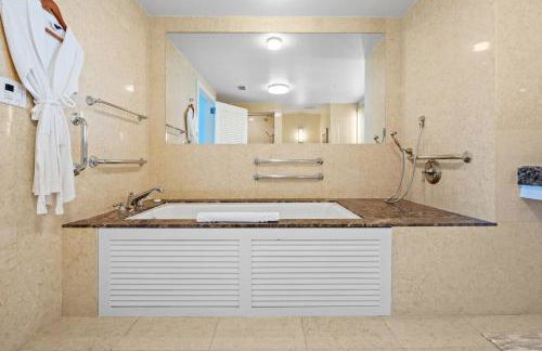 Oceanfront Ritz-Carlton 1 Bedroom Luxury Residence - Foto 14