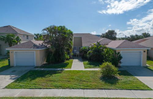 Sunset Serenity - 3BR Beach Townhome with outdoor patio - NEW HOT TUB, Steps to Ocean Fun! - Foto 4