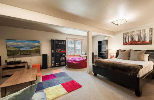 Truckee Timbers at Gray's Crossing by Tahoe Getaways - 4BR w Hot Tub, Ping Pong & EV - Foto 42